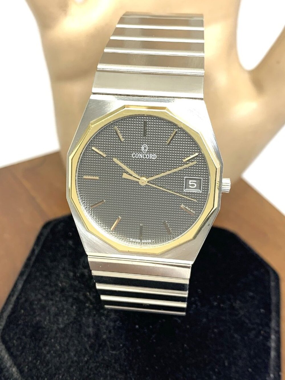 Concord Men's Watch 15-78-117 Vintage Swiss Quartz 18k Yellow Gold Bezel 32mm